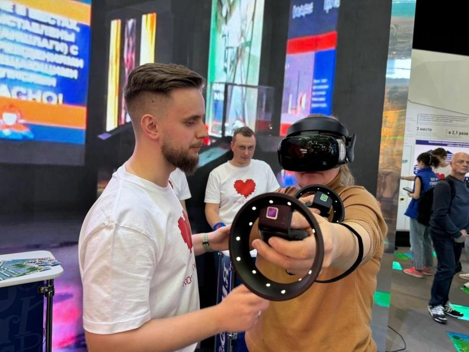 Педагог Детского технопарка "Кванториум" представил VR на ВДНХ 