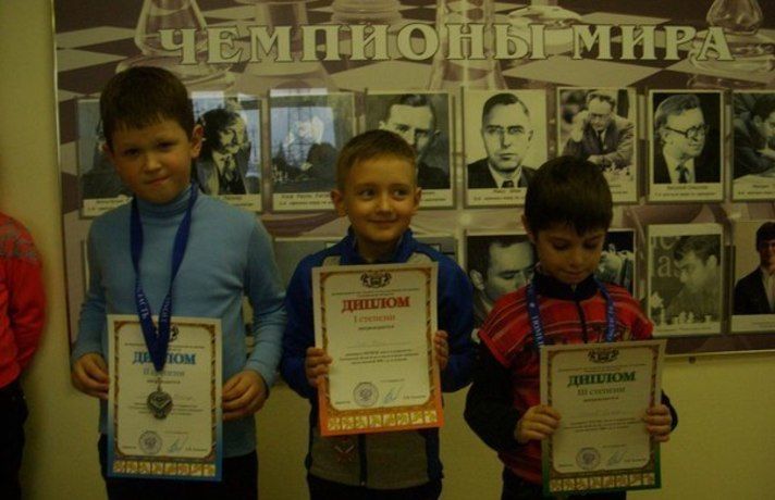 Воспитанники Областного центра дополнительного образования детей и молодежи успешно выступили на Первенстве Тюменской области по шашкам