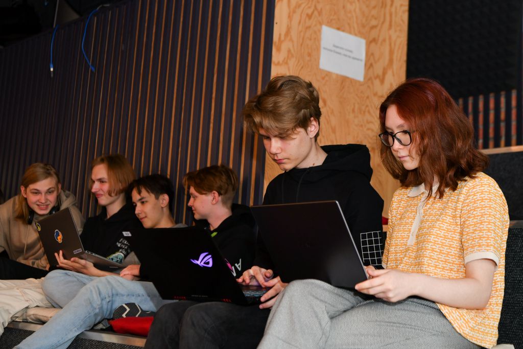 Юные программисты проверили свои возможности на «Хаканете»
