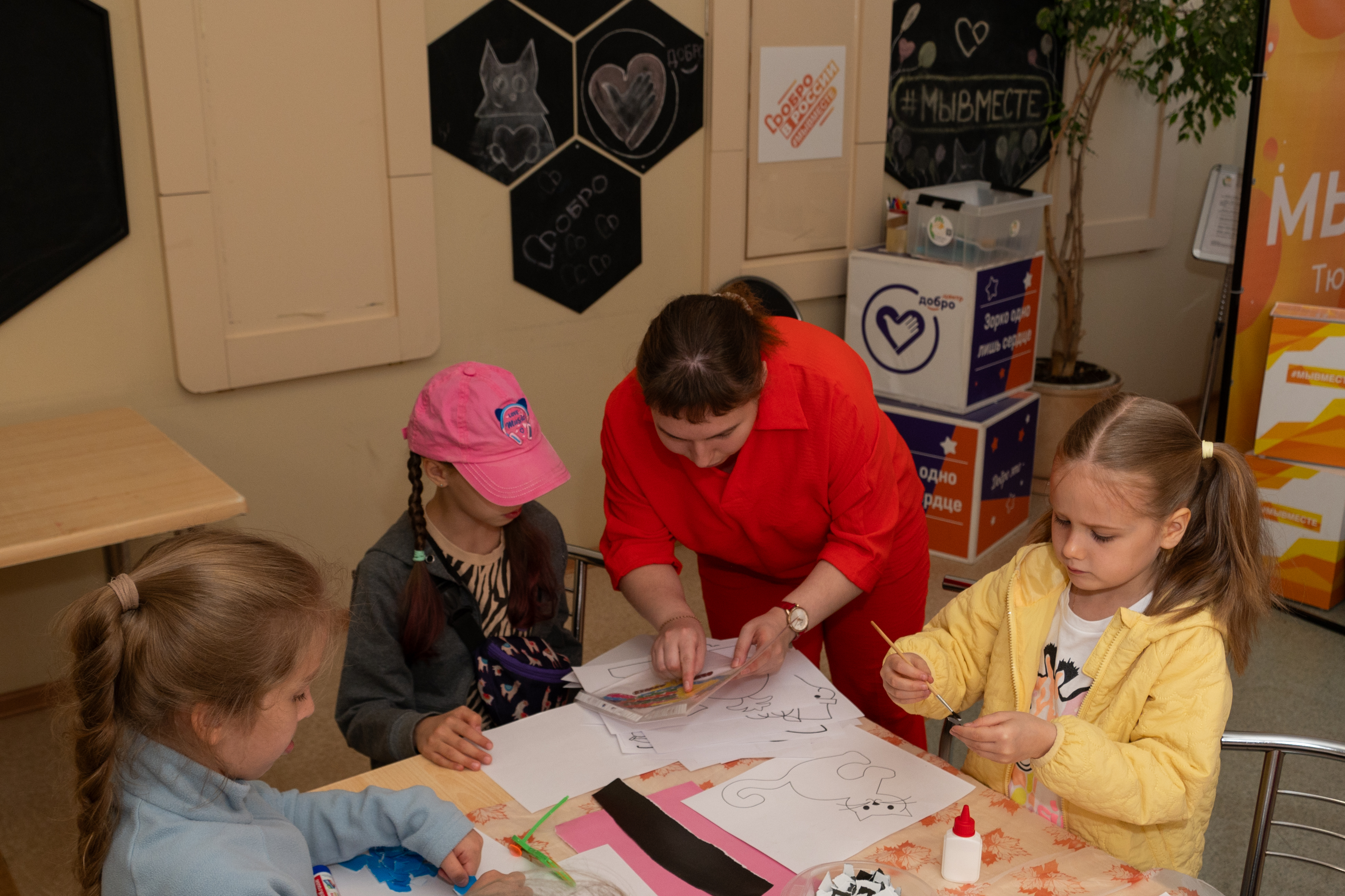 Настоящие шедевры из бумаги создали ребята на творческих мастер-классах Настоящие шедевры из бумаги создали ребята на творческих мастер-классах