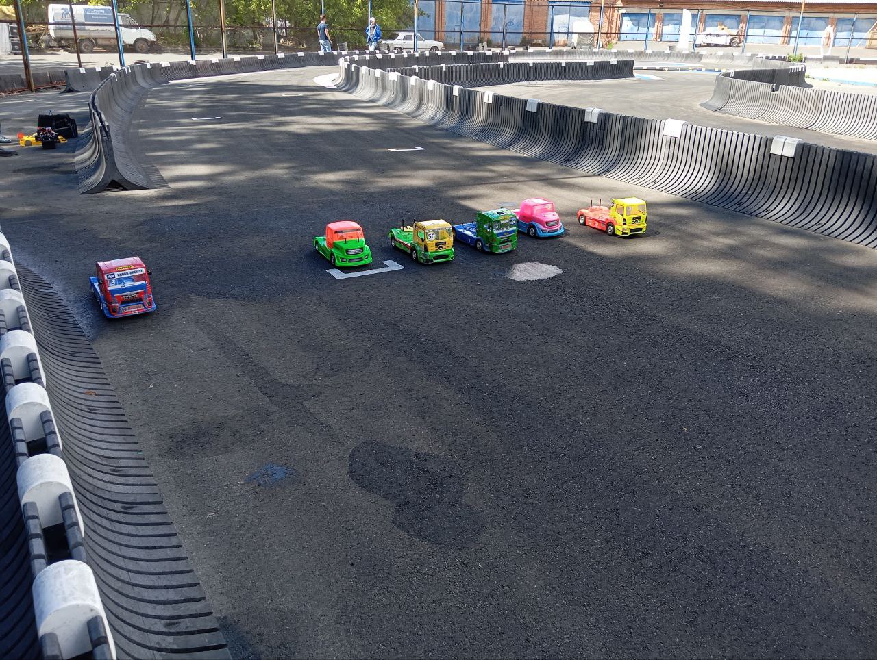 В выходные пройдет захватывающее событие для всех любителей радиоуправляемых моделей автомобилей!