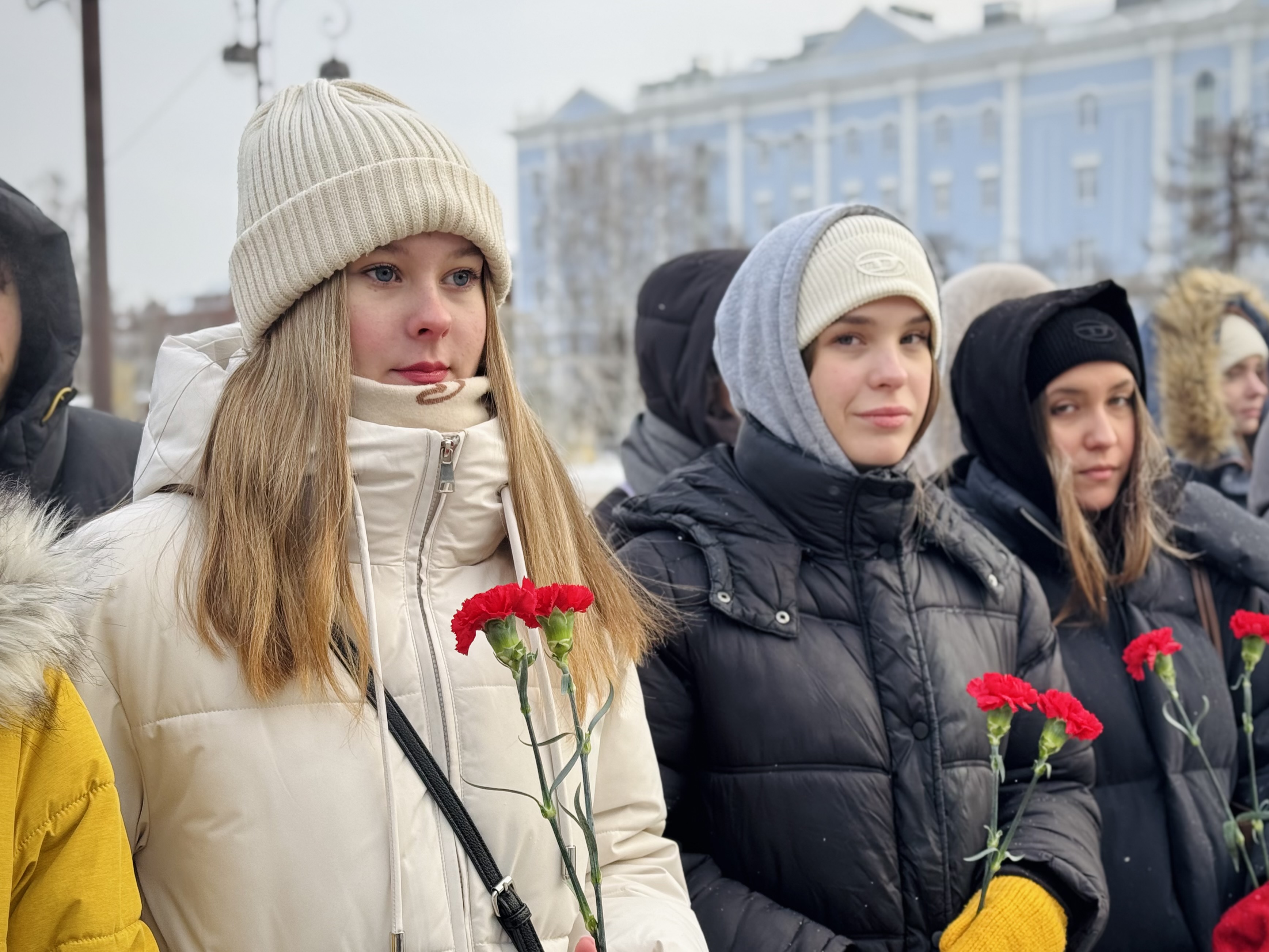 Тюменцы возложили цветы к памятнику «Прощание»
