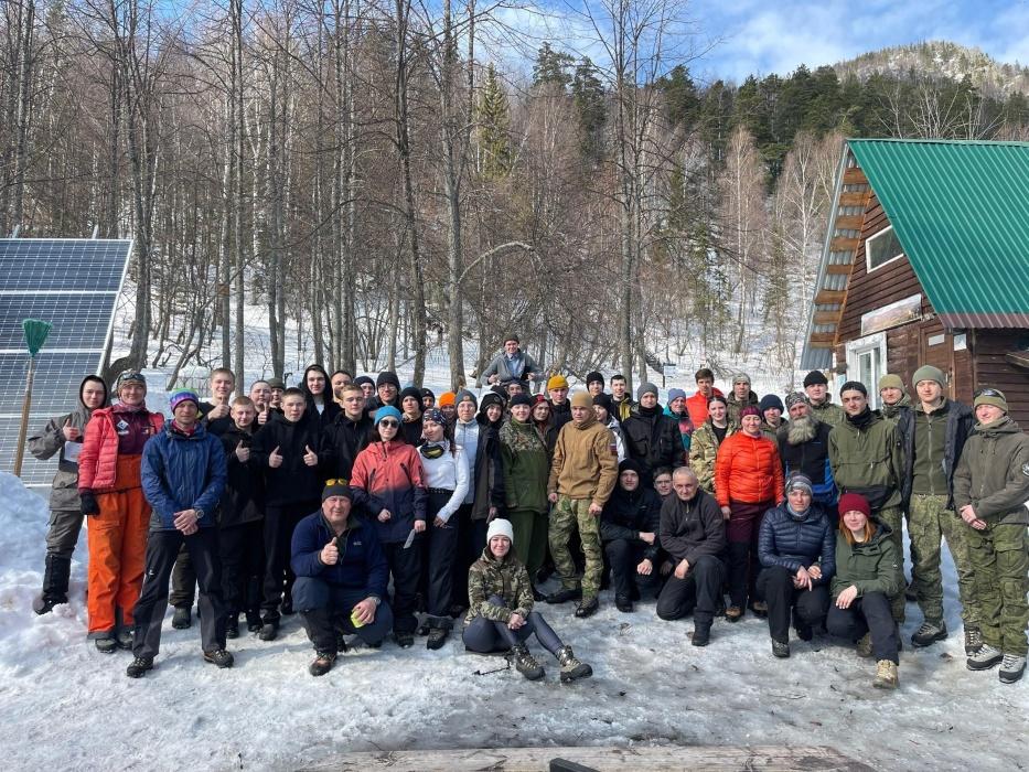 Участники военно-патриотических объединений региона проходят подготовку на сборах по альпинизму