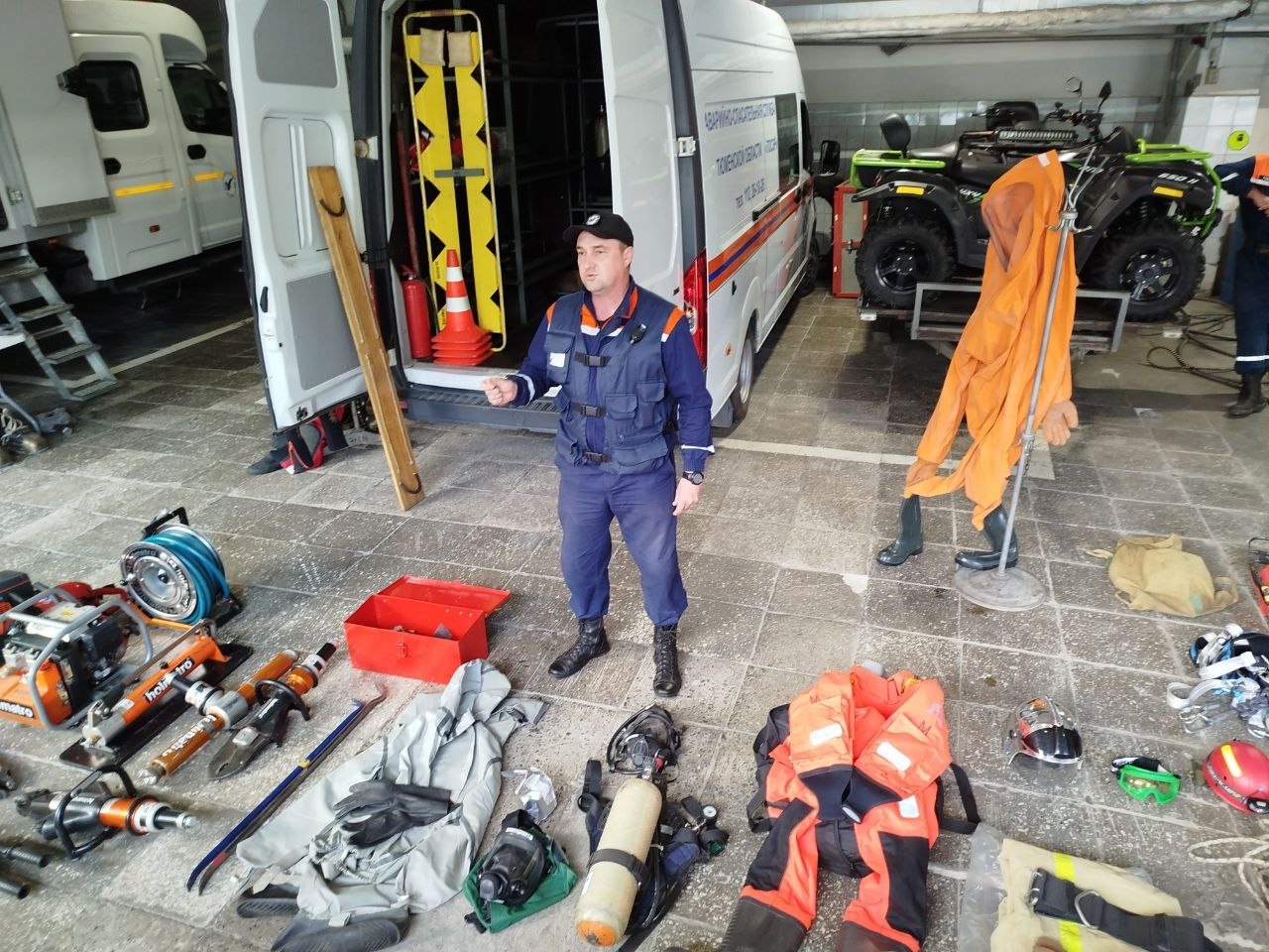 В гостях у профессиональных спасателей В гостях у профессиональных спасателей