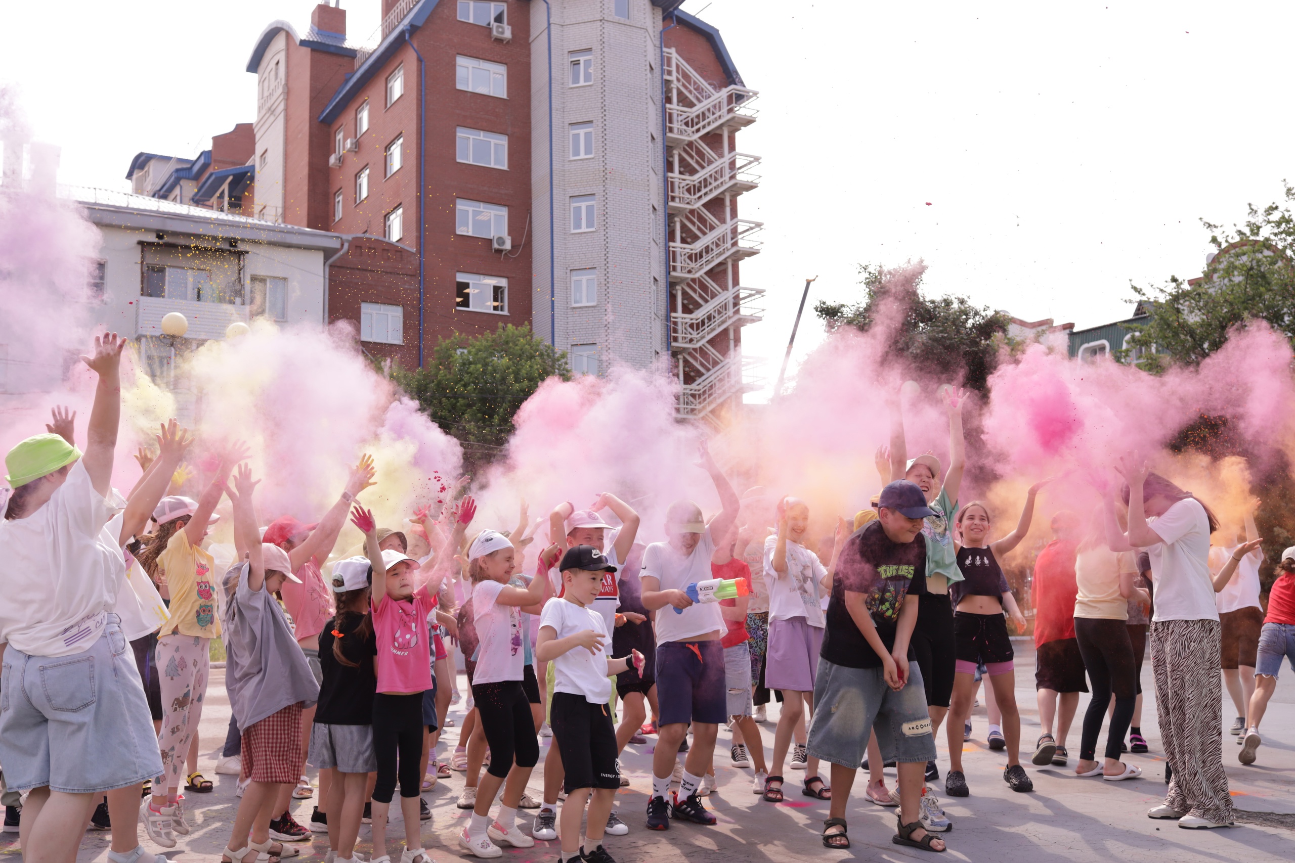 Яркий праздник красок Холи и водных баталий! Яркий праздник красок Холи и водных баталий!