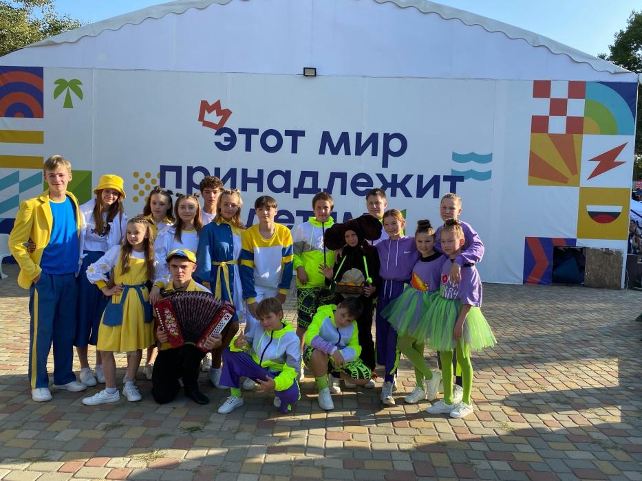 Во второй тур Международного фестиваля детских команд КВН в Анапе прошли 2 команды из Тюменской области!