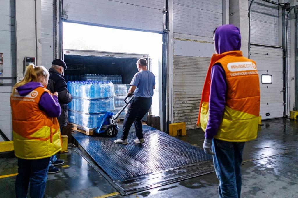 В первый день осени из Тюмени отправилась очередная машина с гуманитарной помощью