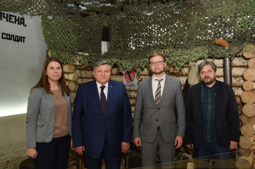 Московская делегация посетила тюменский Музей истории поискового движения
