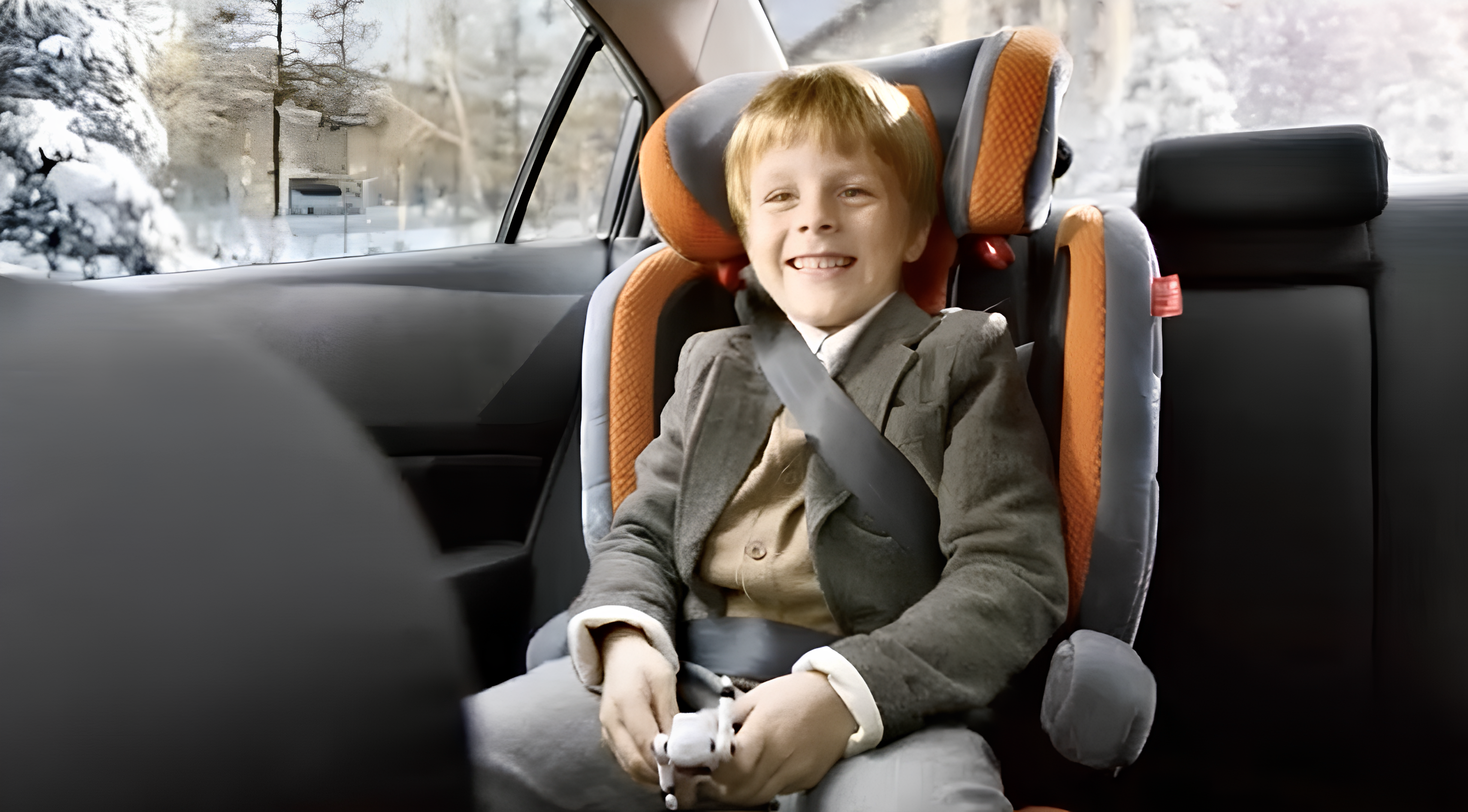 Напоминаем родителям о необходимости использования детских автокресел!