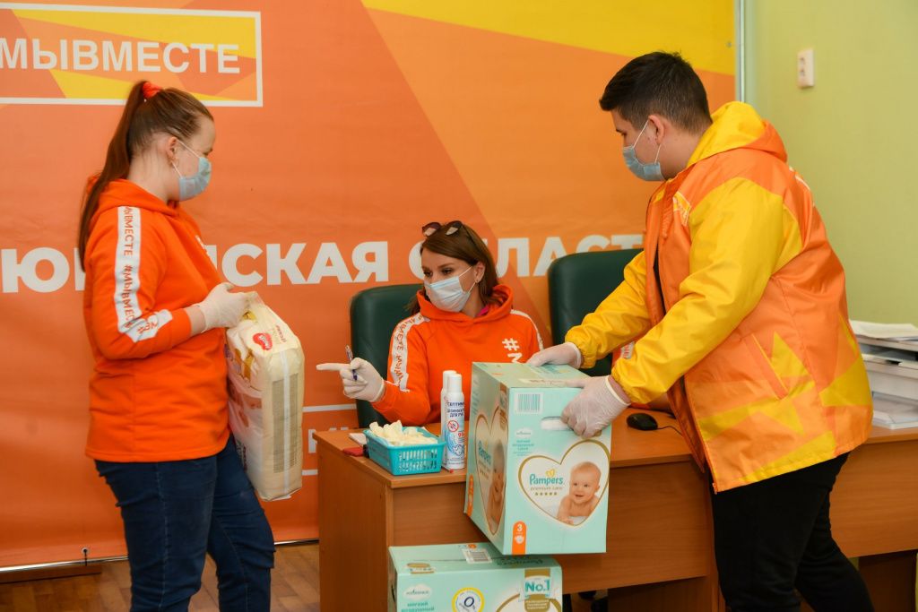 В Тюмени идет набор волонтеров для помощи на складе и в пункте приема гуманитарной помощи жителям Донбасса