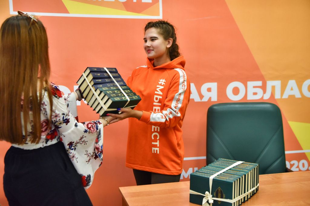 В рамках гуманитарной помощи для жителей ЛНР и ДНР стартовала акция по сбору книг